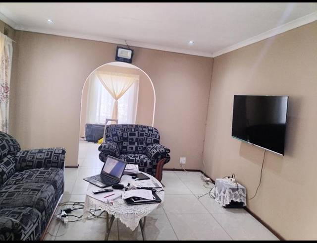 4 BEDROOM HOUSE FOR SALE IN KWANDENGEZI